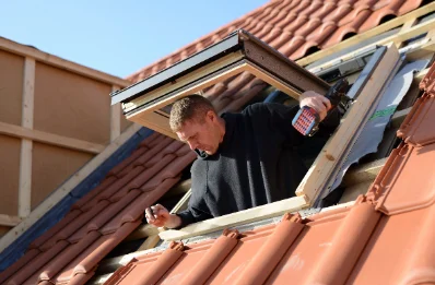 Pose de fenêtres de toit Velux à Pléguien